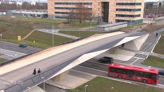 Realer Irrsinn BusBrücke ohne Straßenanschluss  extra 3  NDR [upl. by Eiuqnom]