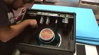 How to change the speaker on a Peavey Valveking Amp in 30 secs [upl. by Reeba]