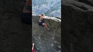 Estime la cotation de ce bloc 🪨 climbing challenge bouldering boulder parkour [upl. by Eserehc]