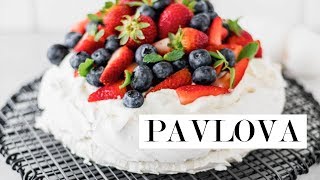 Impresionante Pavlova con berries  Cravings Journal español [upl. by Huberty]