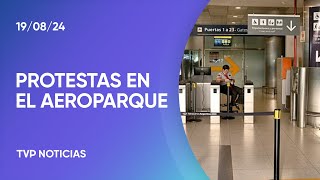 Complicaciones en el Aeroparque porteño por medidas gremiales [upl. by Leopoldeen163]