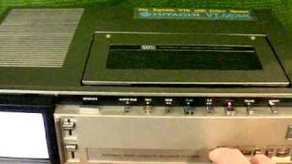 Videorecorder mit MONITOR HITACHI VT680ME [upl. by Seyer261]