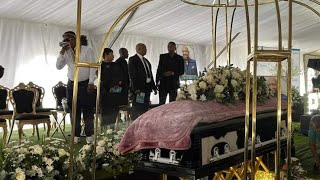 Bheka Mchunu Funeral  UNgizwe Mchunu uphoxe abebefunda umlando ka Beekay emngcwabeni [upl. by Ynohtnaleahcim]