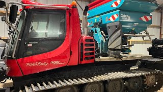 Une machine  la dameuse Pistenbully top départ imminent … [upl. by Yehs]