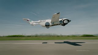 Летающий автомобиль «AirCar» совершил первый пассажирский рейс [upl. by Nauqad]