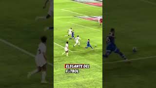 Hizo la asistencia más elegante del fútbol total [upl. by Locin]