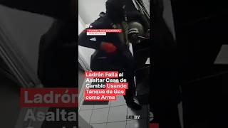 Ladrón falla al asaltar casa de cambio usando tanque de gas como arma  N Shorts [upl. by Chane]