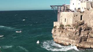 Red Bull Cliff Diving Polignano a Mare 26 luglio 2009 [upl. by Tsiuqram]