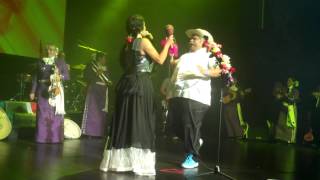 Lila Downs con Don Cheto  La Cumbia del Mole [upl. by Letnuahc]