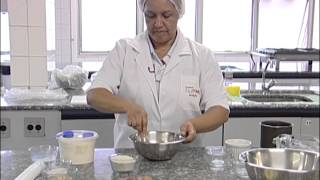 Laboratório de Nutrição Pão integral com biomassa de banana verde [upl. by Odlawso126]