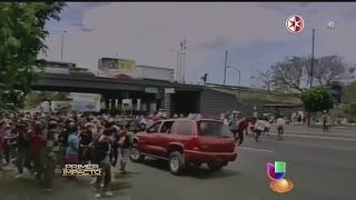 Automovilista embistió a manifestantes en México [upl. by Hurlbut]