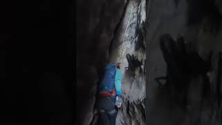 Super tight 😱 claustrophobia climbing sächsischeschweiz shorts Häntzschelstiege [upl. by Thacker]