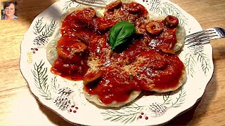 Pierogi ze Szpinakiem i Serem w Sosie Pomidorowym  Pierogi with Spinach and Cheese in Tomato Sauce [upl. by Licko200]