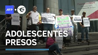 Familiares de adolescentes presos en Venezuela piden intervención de Unicef [upl. by Nosreve467]