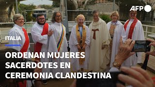 Una ceremonia clandestina de ordenación de sacerdotisas cerca del Vaticano  AFP [upl. by Morrissey529]