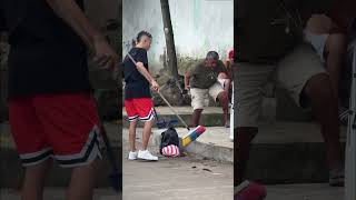 El balde 🪣gracioso🤣 funny bromita funnyvideos bromagraciosa prank bromapesada [upl. by Akehs]