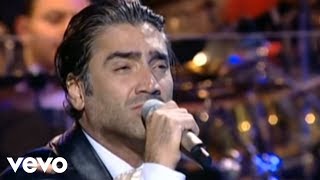 Alejandro Fernandez  Como Quien Pierde Una Estrella En Vivo [upl. by Aliuqehs274]