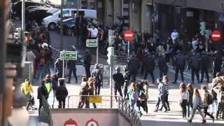 Carga policial contra alumnos del instituto Luis Vives Valencia 20212 [upl. by Peltz]