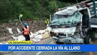 Grave accidente en vía BogotáVillavicencio deja un muerto  Noticias Caracol [upl. by Ocnarf980]