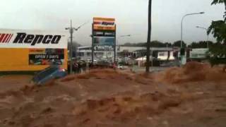 Subaru Forester washed away during the Toowoomba Floods [upl. by Yelrak767]