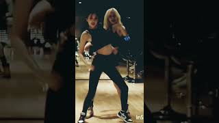 Lisas dance steps with jisoo and with Rosie 😍😍😍 black pink [upl. by Mazur]