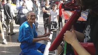 vagabundo tocando piano en paseo ahumada [upl. by Nohsar]