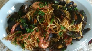 Spaghetti allo scoglio invece degli scampi ho usato le cannocchie costano meno e danno più sapore [upl. by Nodlew]