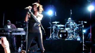 Brandy  Afrodisiac en live au Bataclan Paris [upl. by Leahsim]