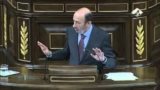 Rubalcaba pide a Rajoy la universalización de la Sanidad tras la muerte de un inmigrante en Baleares [upl. by Eihcra]