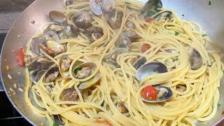 SPAGHETTI A VONGOLE PASTA CON VONGOLE [upl. by Lejna484]