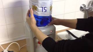 Colocar correctamente la botella en el Dispensador de agua [upl. by Liva295]