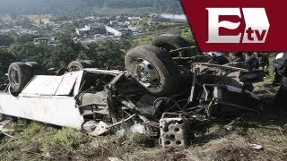 Suman 16 muertos por accidente en la carretera NaucalpanTolucaTitulares con Atalo Mata [upl. by Singband]