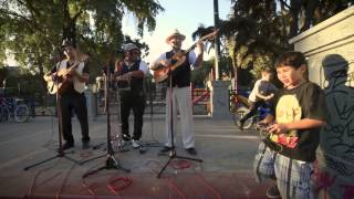 Cuba ilé trio en Plaza Yungay  Años [upl. by Llenad]