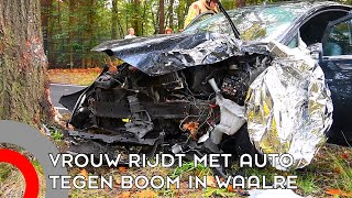 Vrouw rijdt met auto tegen boom in Waalre [upl. by Ultun]