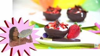 Cestini di cioccolato Gelato e Fragole  Ricette con i palloncini  Alice [upl. by Elletsyrc]