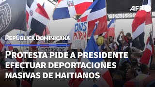 Protesta exige a presidente dominicano cumplir con deportaciones masivas de haitianos  AFP [upl. by Osmen]