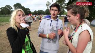 Vieilles Charrues Le karakoé des festivaliers avant Stromae [upl. by Christyna]