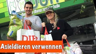 DIEREN IN HET ASIEL ETEN BRENGEN  DierenpraatTV [upl. by Oretos718]