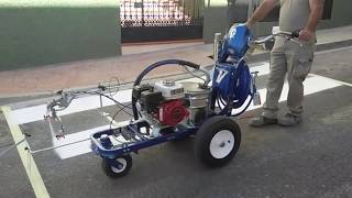 Graco Linelazer V 3900 con kit para pintar pasos de cebra [upl. by Duwe870]