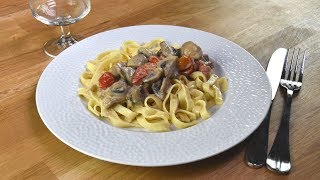 Escalopes de veau sauce crème champignons et tomates cerises pâtes fraîches [upl. by Dillie880]