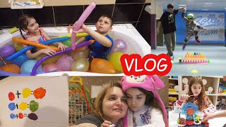 VLOG Купаются с шариками На ролики к Никите Школа онлайн [upl. by Gellman6]