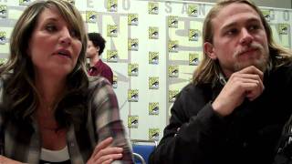 Katey Sagal amp Charlie Hunnam Talk Sons of Anarchy S3  TVaholiccom at ComicCon 2010 [upl. by Casper]