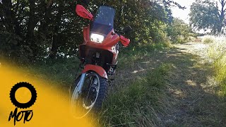 MOTO En reconnaissance des chemins à bord du DR 650 RSE [upl. by Avitzur814]