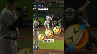 🤣 He wanted to swing 💥 📹 albertogonz50  IG base ball [upl. by Aicatsal]