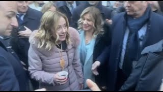 Giorgia Meloni ad Aosta tra selfie e quotBella Ciaoquot [upl. by Skurnik]