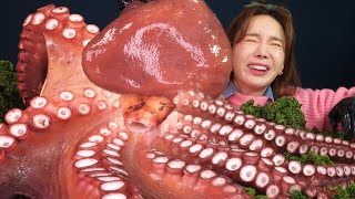 Mukbang ASMR 레전드 16KG 역대급 초대왕 문어 먹방🐙 16KG Biggest Octopus Eatingshow realsound Ssoyoung [upl. by Nilecoj]