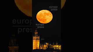 La Superluna del Ciervo preside las noches cálidas sevillanas del mes de julio [upl. by Bubalo525]