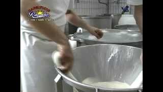 Mozzarella Tradizionale filatura a mano [upl. by Eiuol]