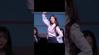 프로미스나인 이새롬 유리구두 Glass Shoes 직캠 fromis9 SAEROM FanCam [upl. by Nosnaj]