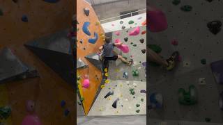 Drop knee technique on V6 bouldering climbinggym climbing training [upl. by Conant]